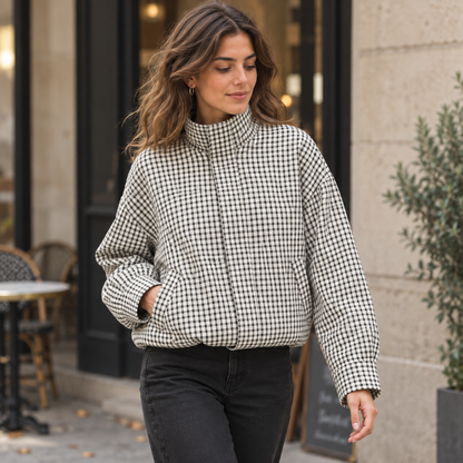 Bomber de cuadros oversized crop en vista lateral lifestyle