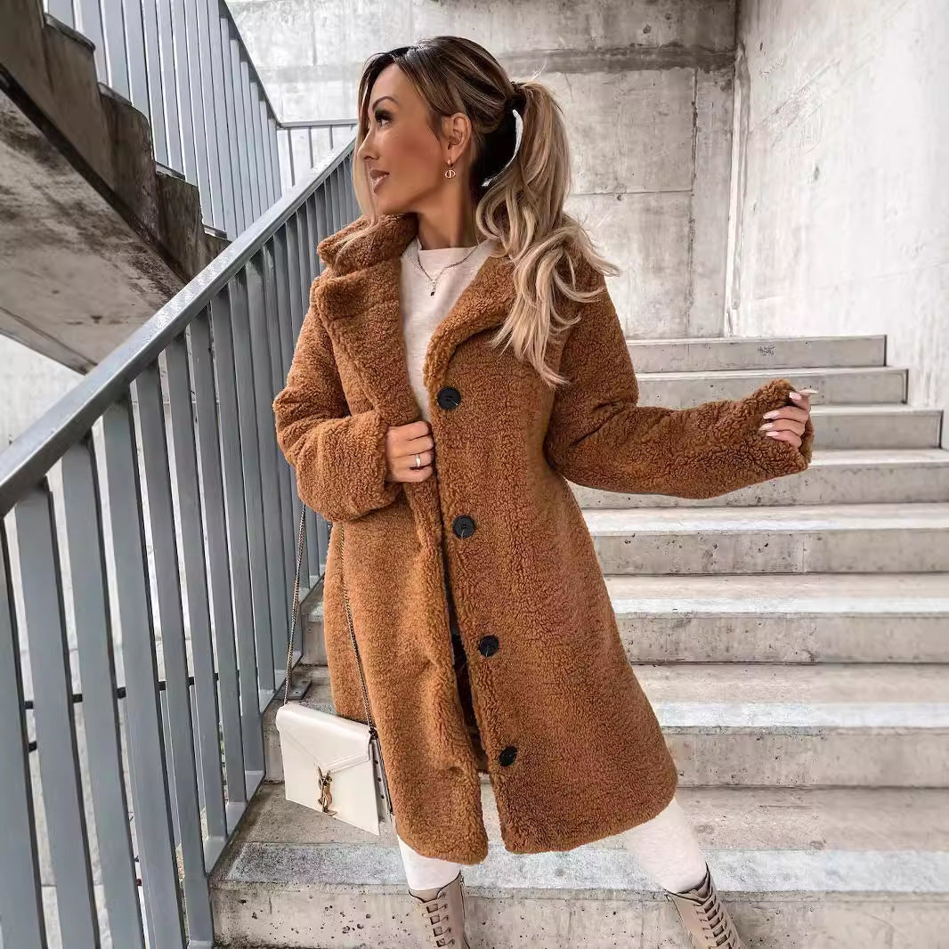 Abrigo de borreguito para mujer, foto real