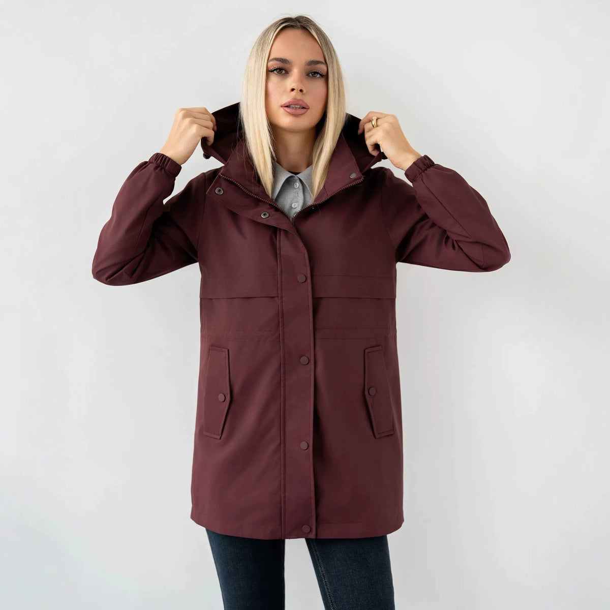 Parka con capucha para mujer, foto real