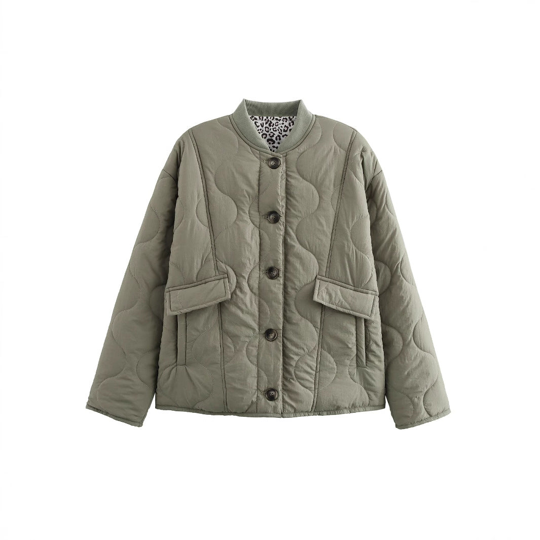 Chaqueta acolchada corta para mujer, foto real