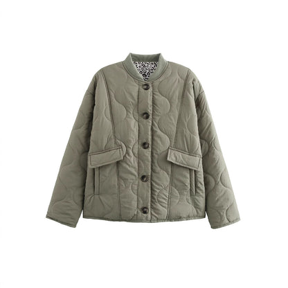 Chaqueta acolchada corta para mujer, foto real