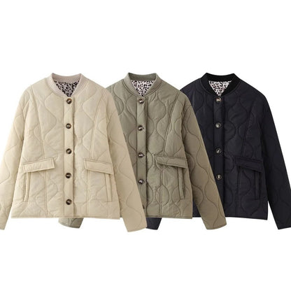 Chaqueta acolchada corta para mujer, foto real