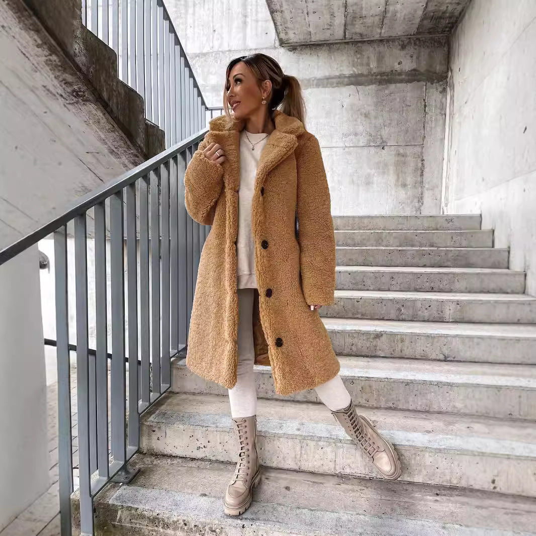 Abrigo de borreguito para mujer, foto real