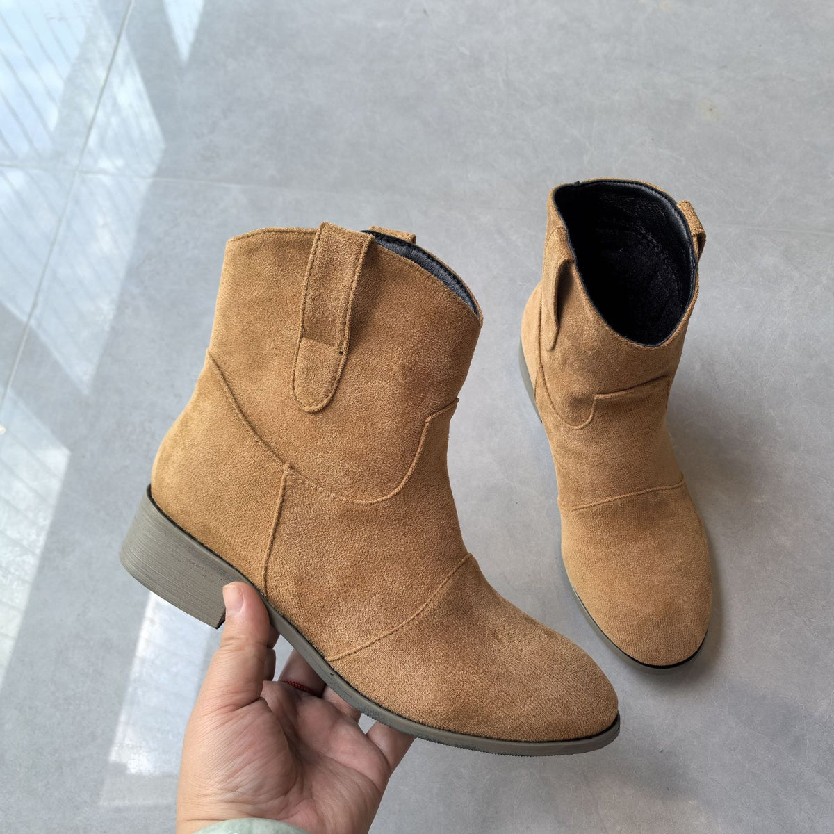 Botines cowboy para mujer, foto real