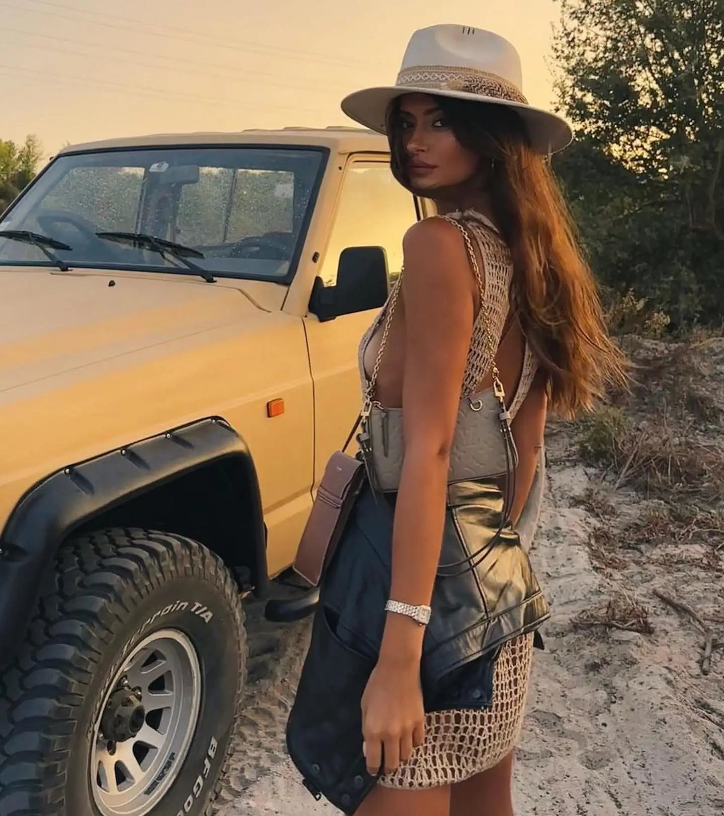 Vestido Corto de Playa para Mujer | Cover Up de Verano con Detalle Calado