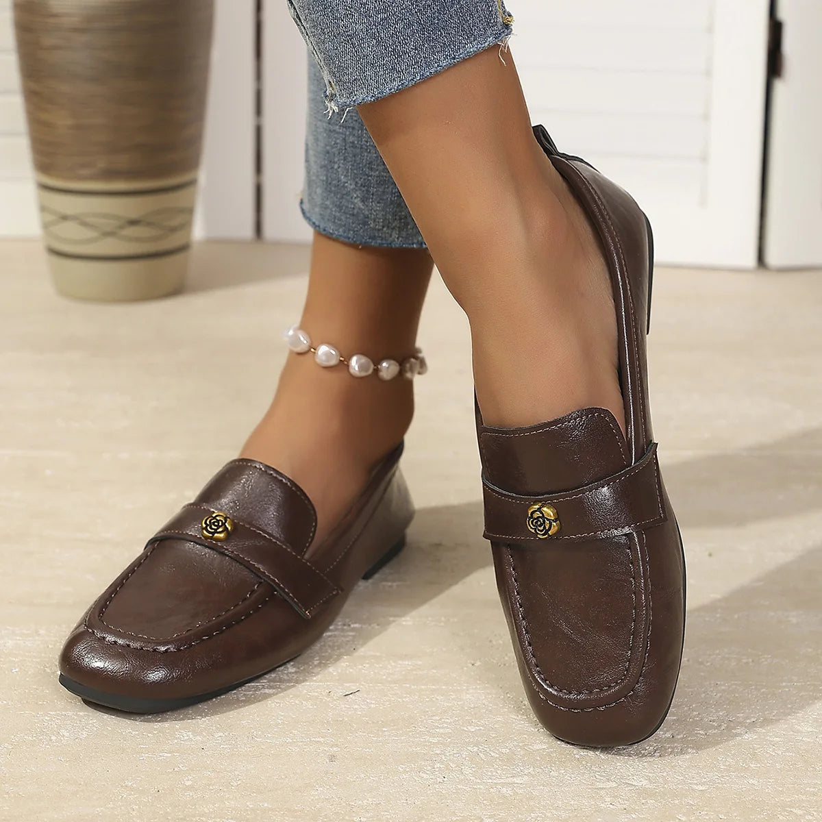 Mocasines para Mujer | Mocasines con Broche Floral Dorado