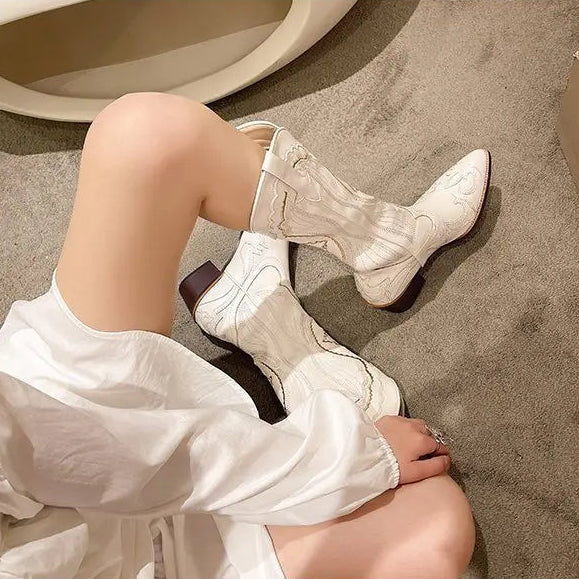 Botas Cowboy Bordadas para Mujer | Botas Western Beige de Otoño