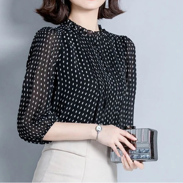 Blusa de Gasa de Plumeti para Mujer | Cuello Alto con Lunares en Relieve