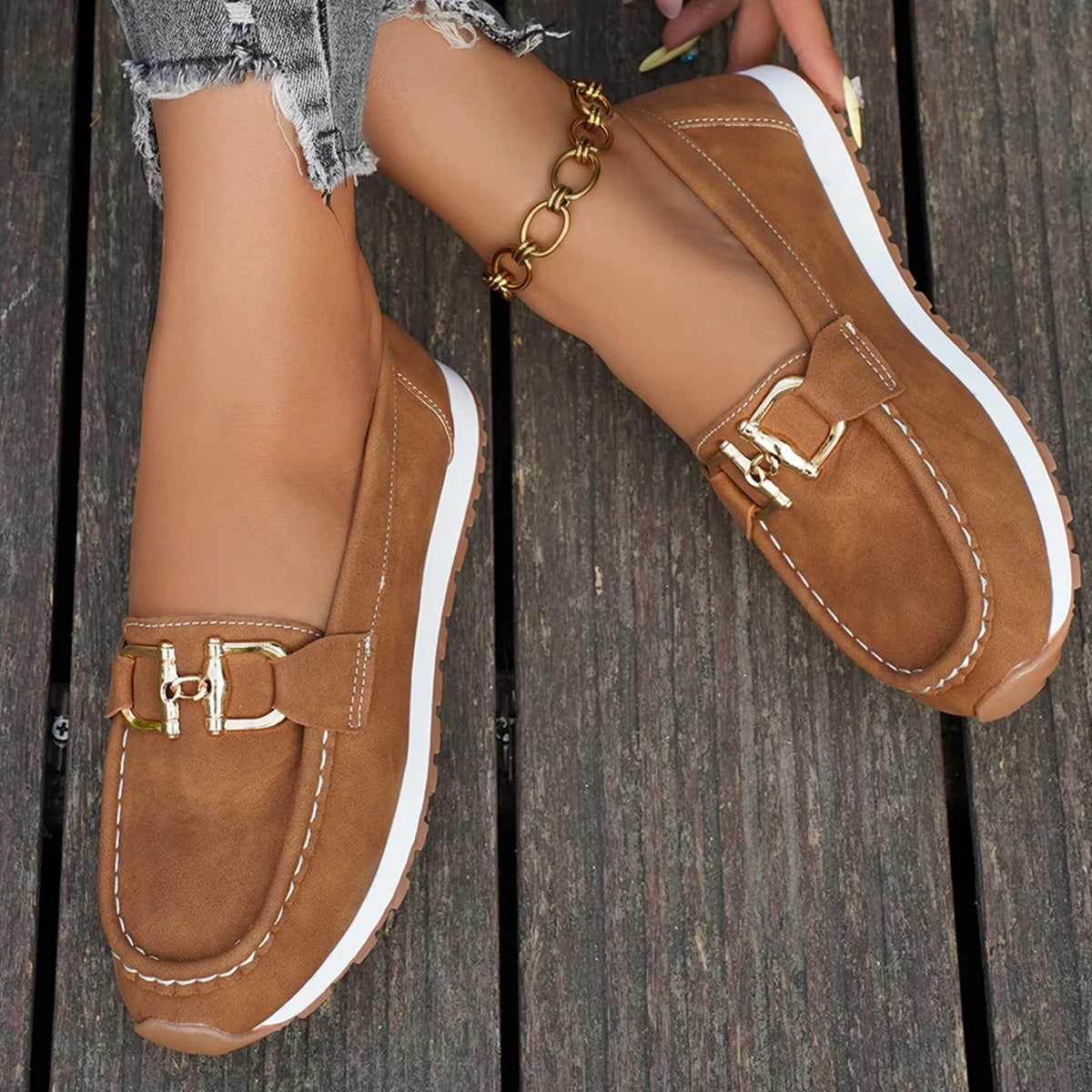 Mocasines Cómodos para Mujer | Mocasines Efecto Ante con Hebilla Dorada y Suela Ligera