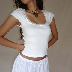 Camiseta Baby Tee para Mujer | Top Corto de Punto con Escote Cuadrado y Puntilla