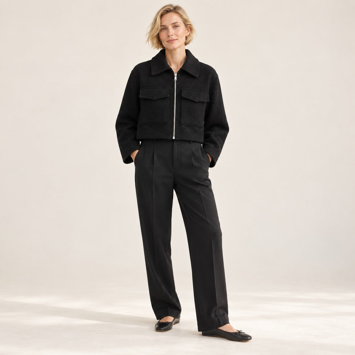 Chaqueta corta negra bouclé vista de cuerpo entero