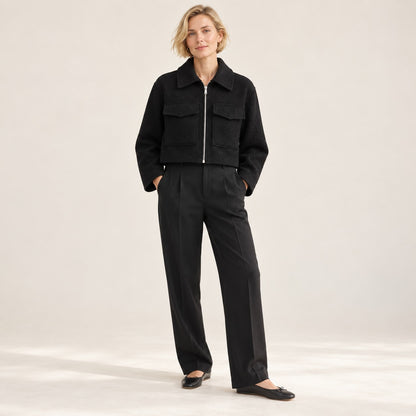 Chaqueta corta negra bouclé vista de cuerpo entero