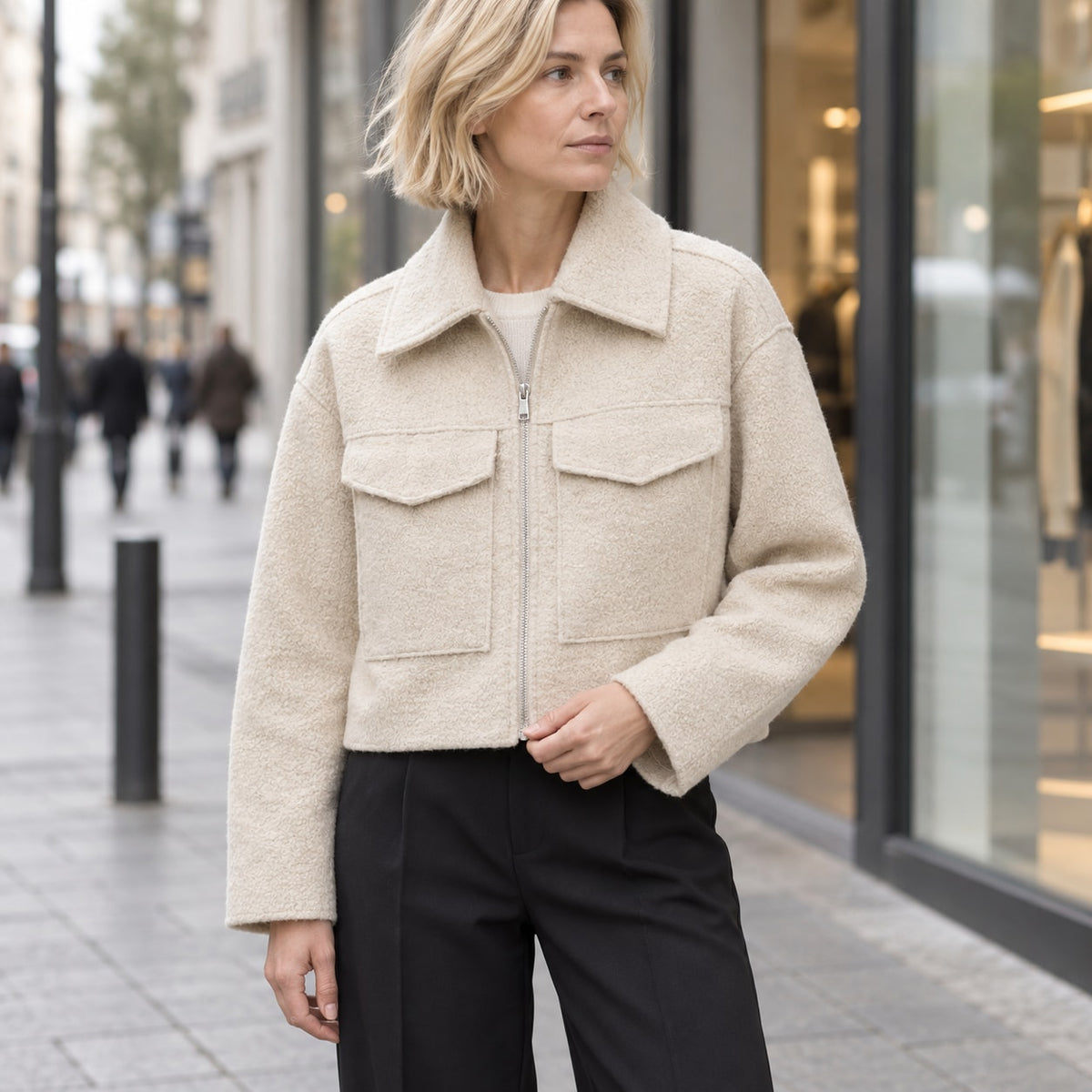 Chaqueta corta beige efecto lana bouclé con cremallera