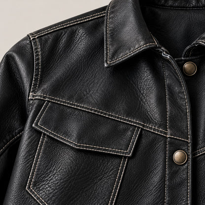 Primer plano del tejido de polipiel negro y sus costuras