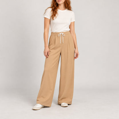 Pantalón ancho recto caqui para mujer en estudio