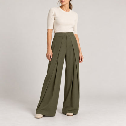 Pantalón ancho plisado verde militar para mujer en estudio