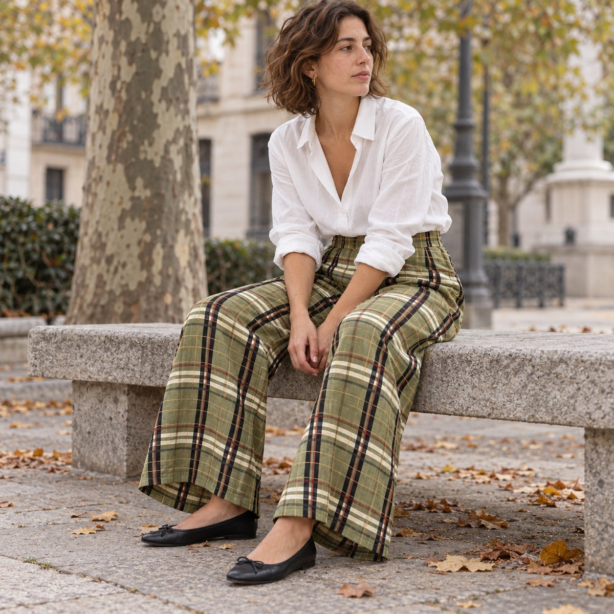 Pantalón ancho de cuadros para mujer en look de otoño
