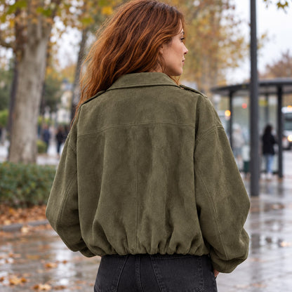 Chaqueta bomber de ante sintético caqui vista de espalda
