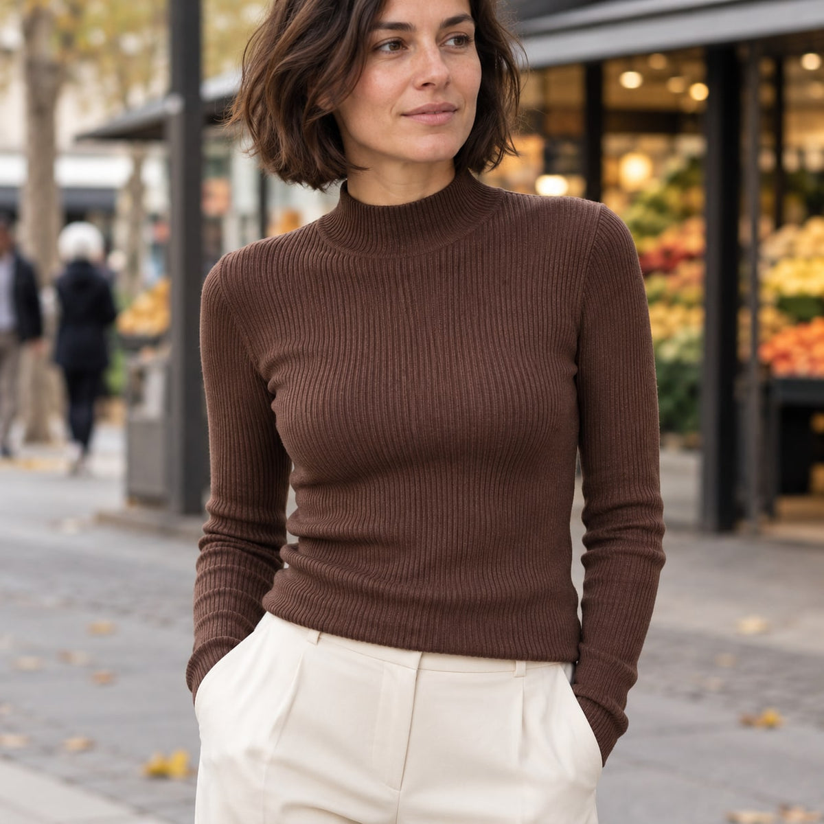 Jersey marrón de cuello semi alto en look urbano