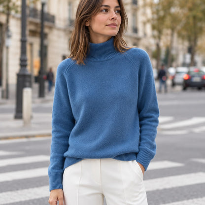Jersey azul de cuello chimenea en paso de cebra