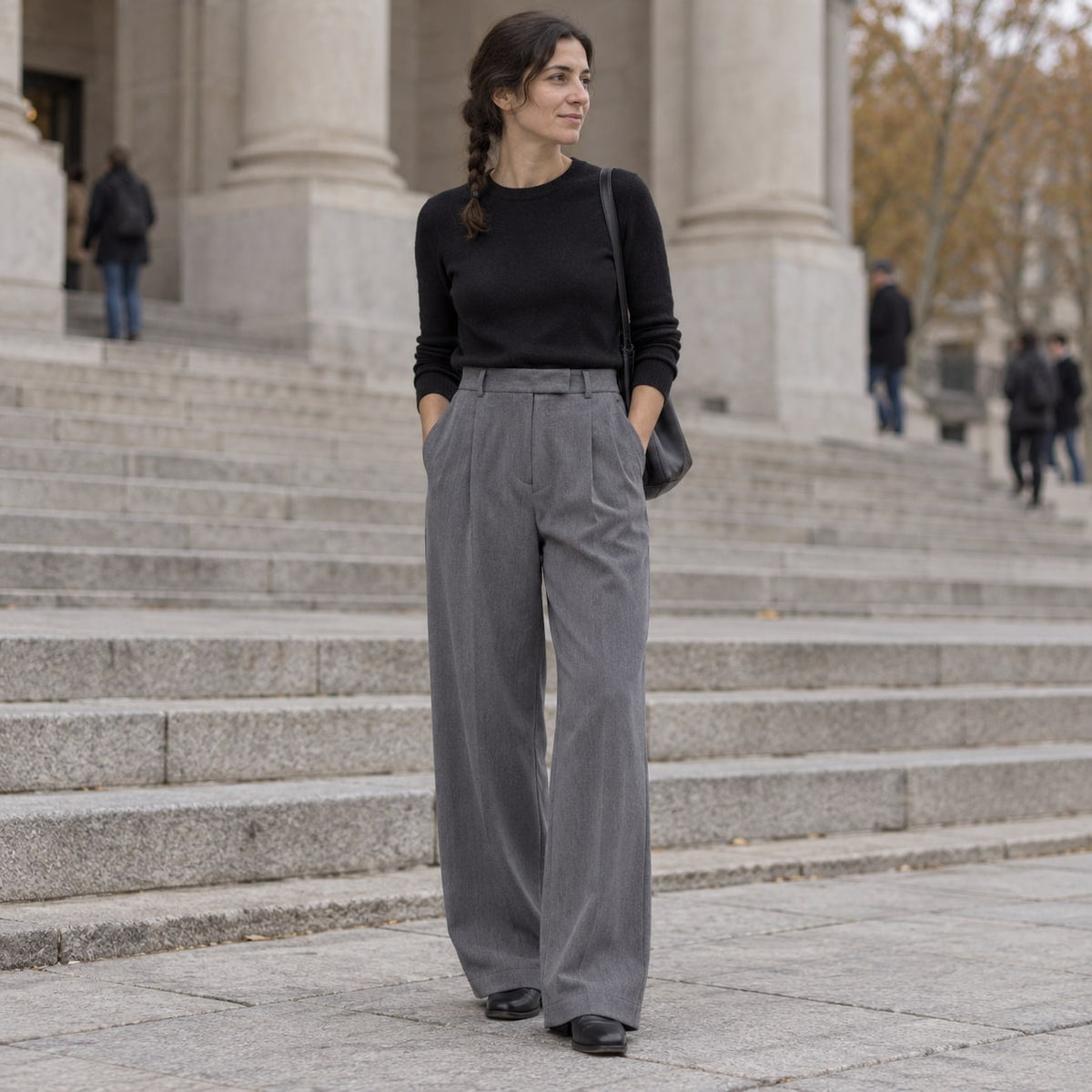 Pantalón recto vintage gris de cintura alta en escalinata urbana