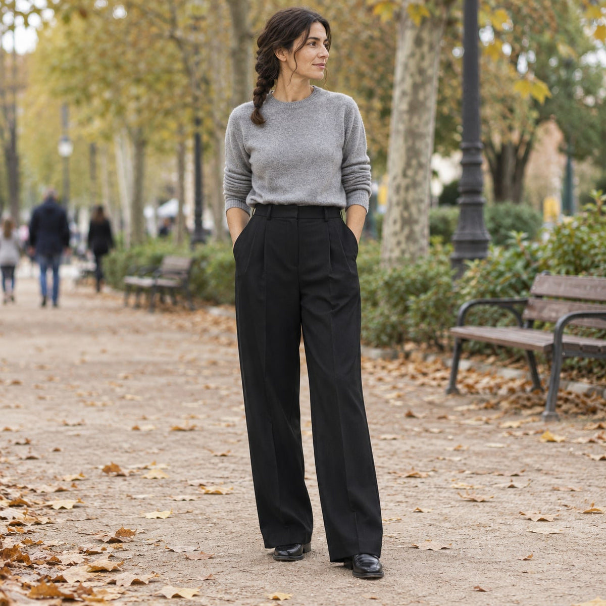 Pantalón recto vintage negro de cintura alta en parque urbano