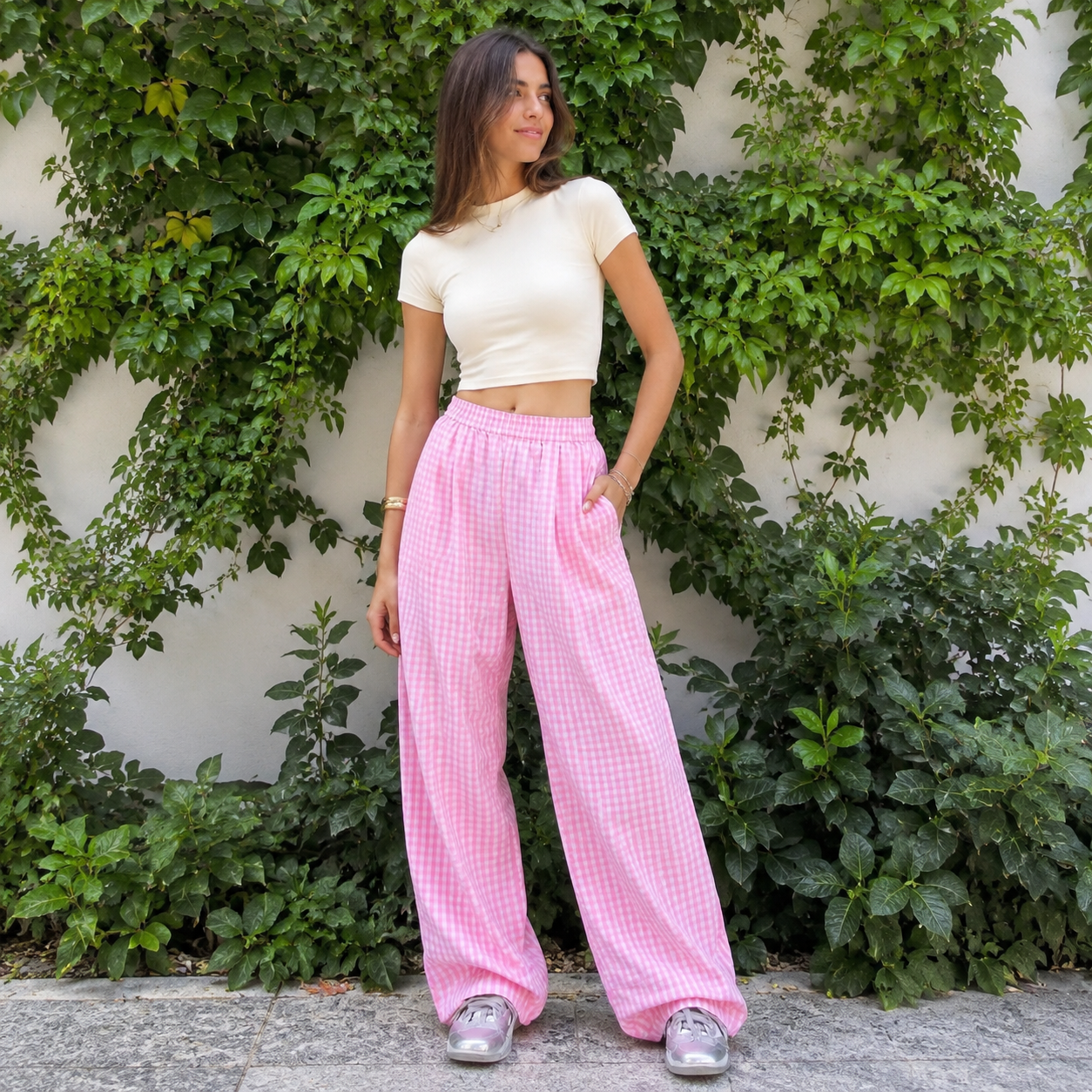 Pantalón ancho de cuadros rosa, lifestyle portada