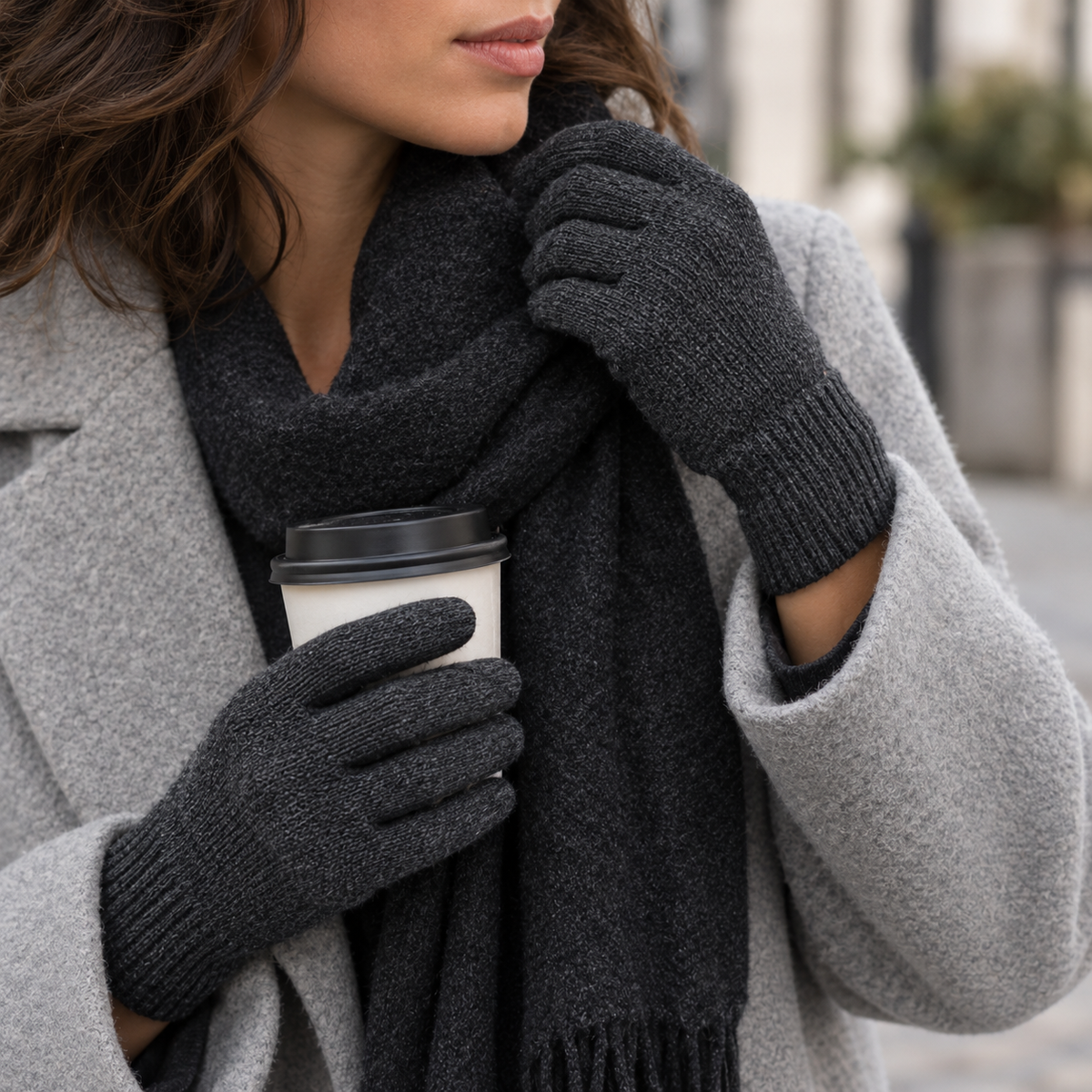 Guantes de lana merina Gris oscuro, secundaria lifestyle plano de manos