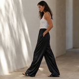 Pantalón satinado negro