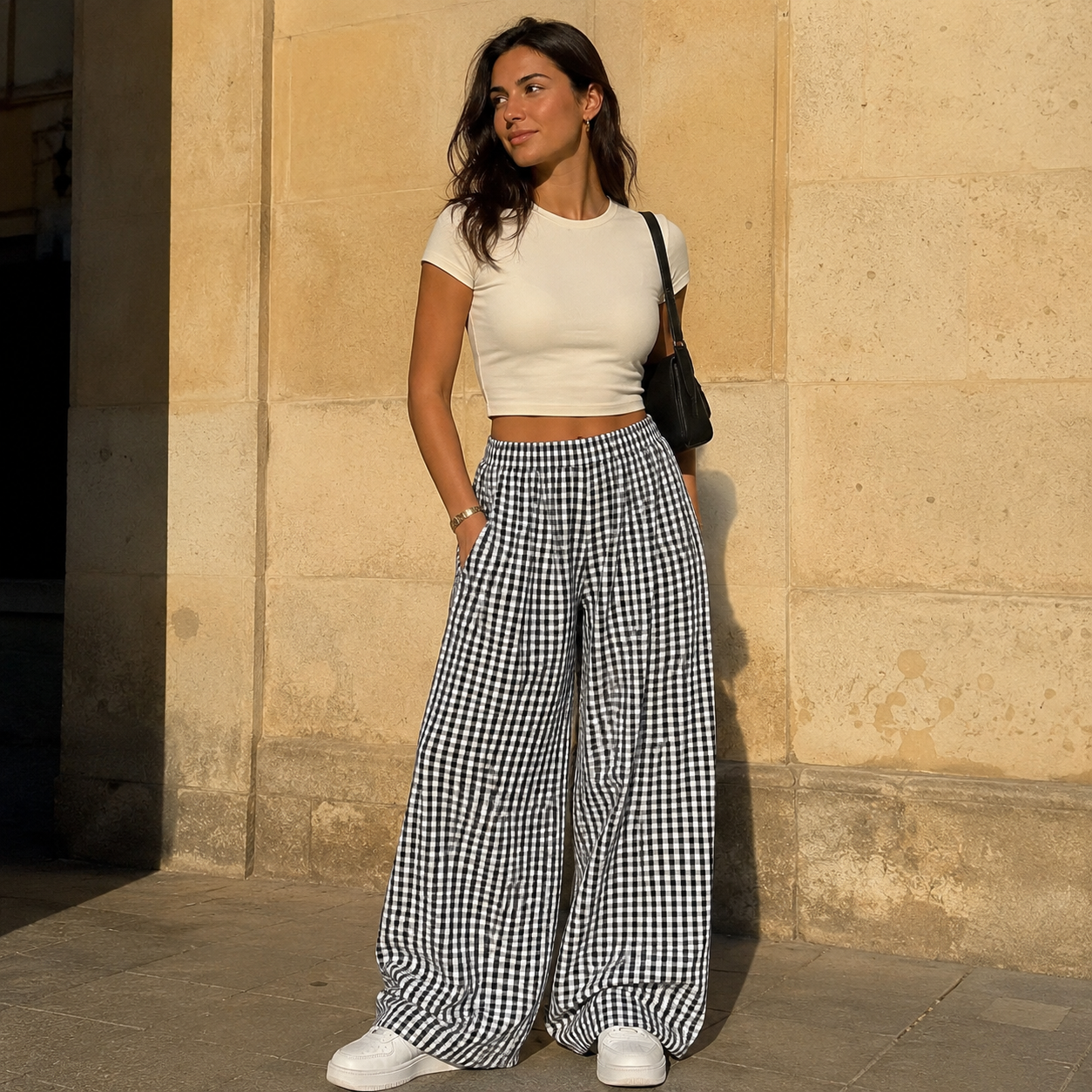 Pantalón ancho de cuadros negro, lifestyle portada