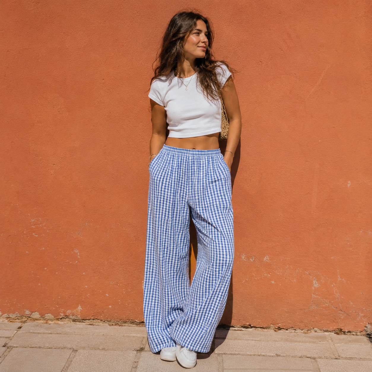 Pantalón ancho de cuadros azul, lifestyle portada