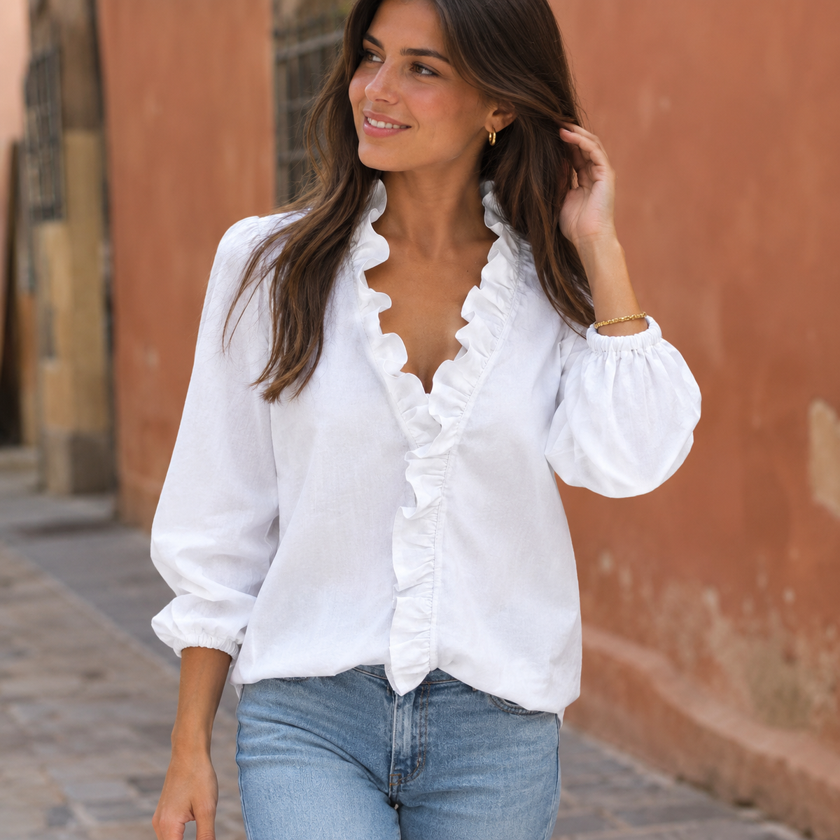 Blusa de volantes blanca para mujer