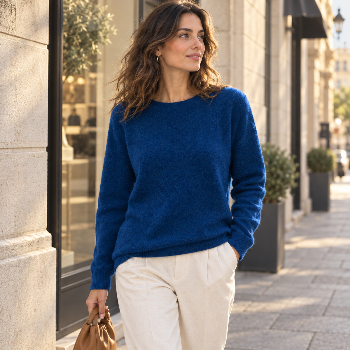 Jersey de punto fino tacto lana azul noche en foto lifestyle secundaria